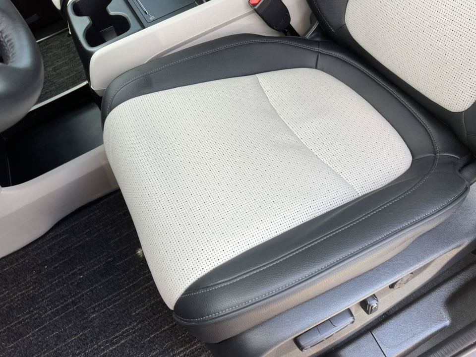 Used 2025 Honda Odyssey Elite image 12