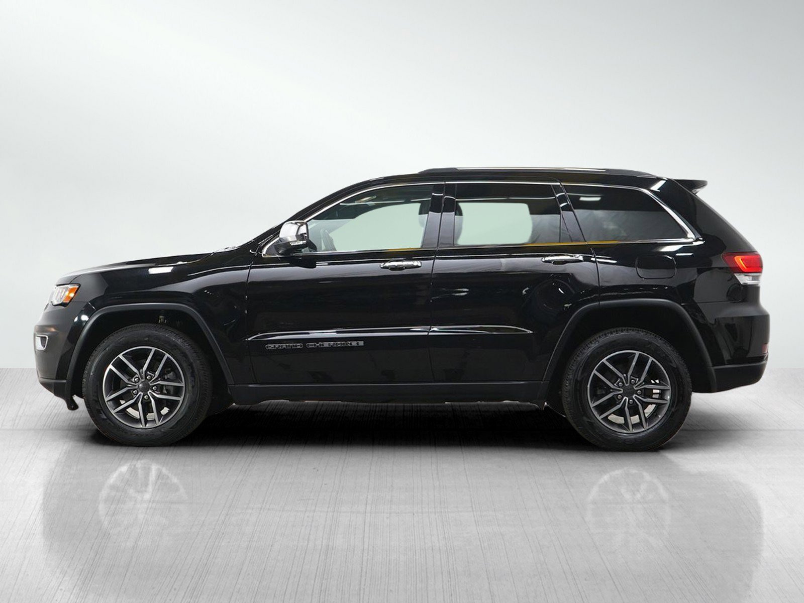 Used 2020 Jeep Grand Cherokee Limited AWD/4WD image 2