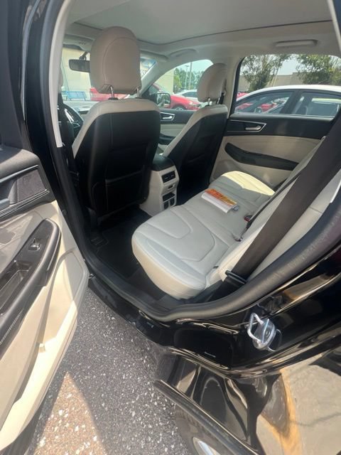 Used 2016 Ford Edge Titanium w/ Equipment Group 301A FWD image 28