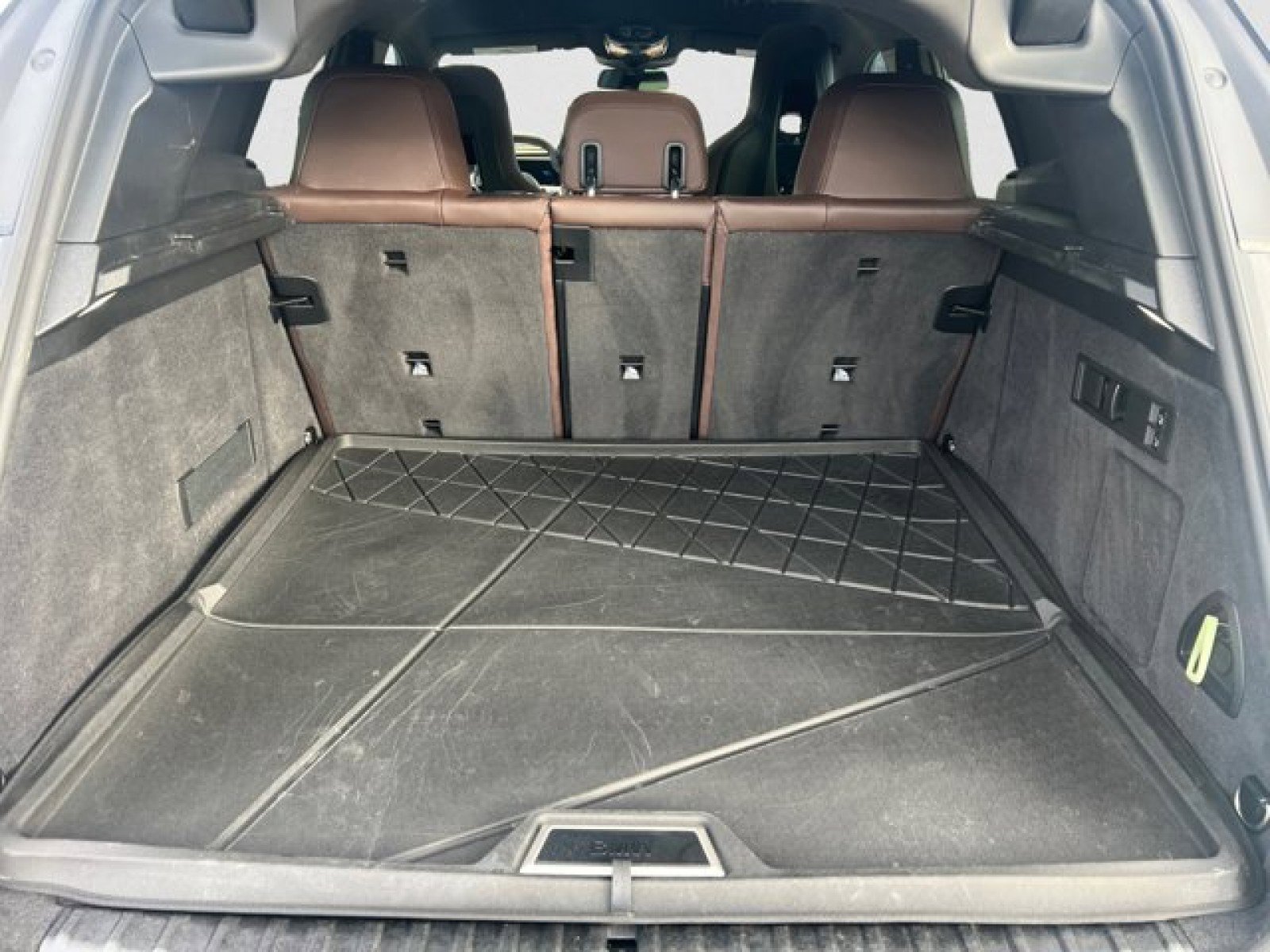 Used 2025 BMW iX xDrive50 image 19