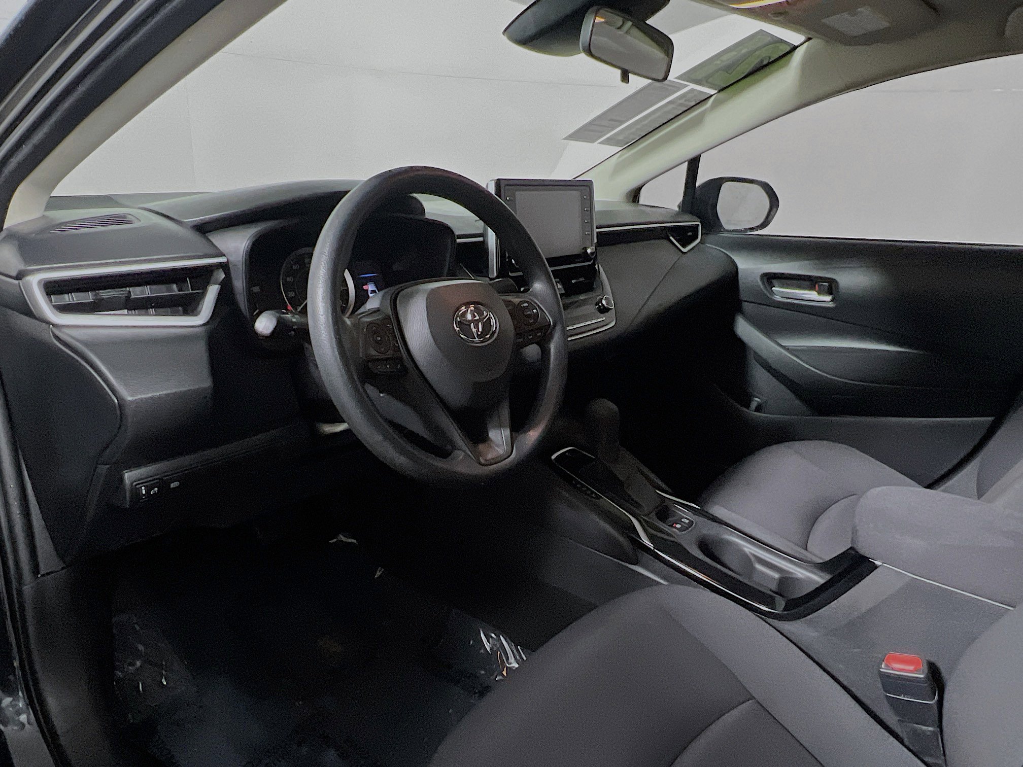 Used 2021 Toyota Corolla LE image 30