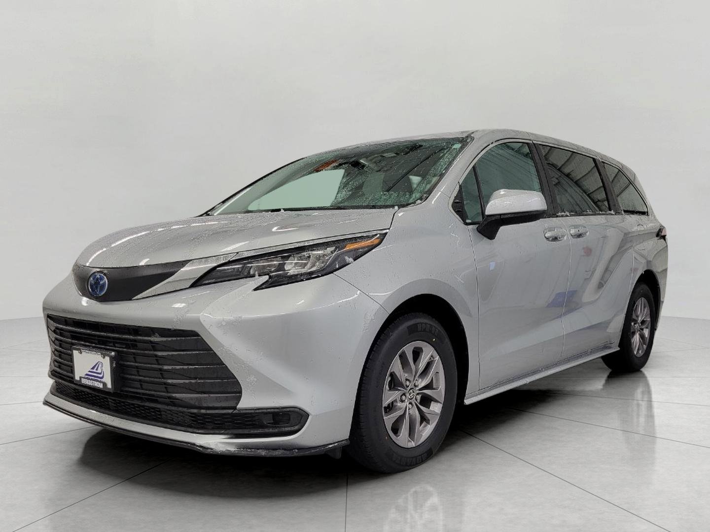 Used 2025 Toyota Sienna LE image 13