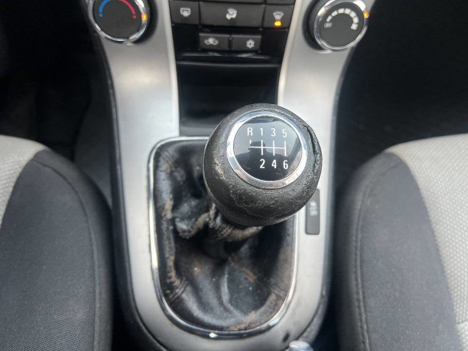 Used 2014 Chevrolet Cruze LS image 16