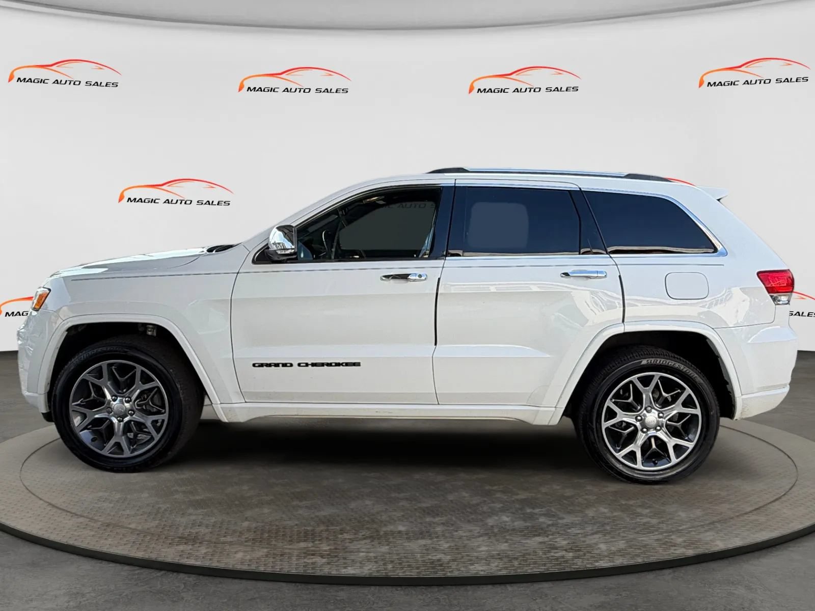 Used 2020 Jeep Grand Cherokee Overland AWD/4WD image 7