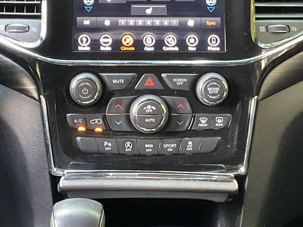 Used 2019 Jeep Grand Cherokee Laredo w/ Laredo X Package AWD/4WD image 27