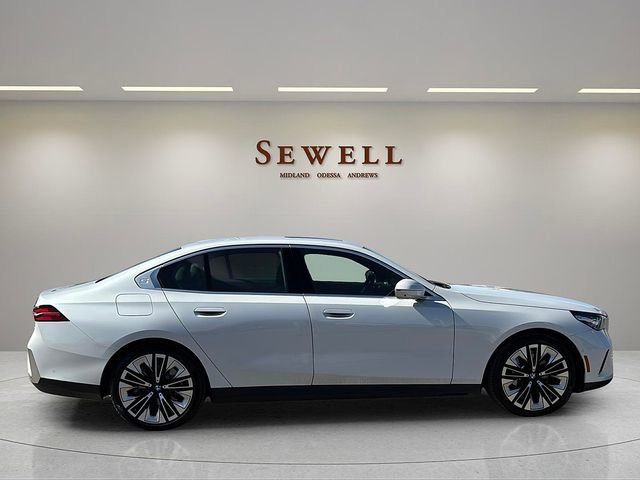 Certified 2025 BMW 530i w/ Premium Package RWD image 6