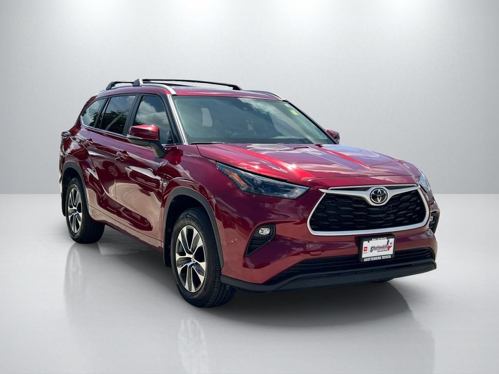Certified 2026 Toyota Highlander XLE AWD/4WD image 3