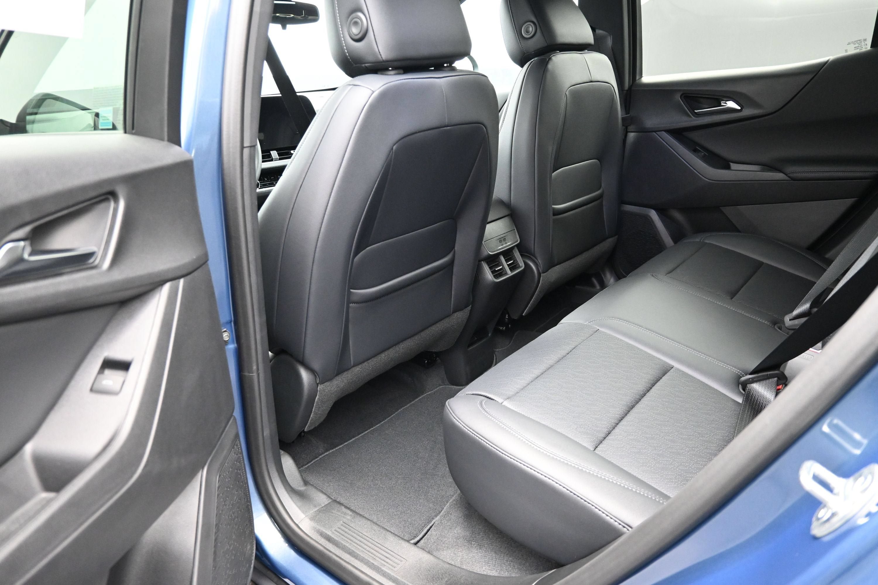 New 2027 Chevrolet Equinox LT w/ Convenience Package II FWD image 30