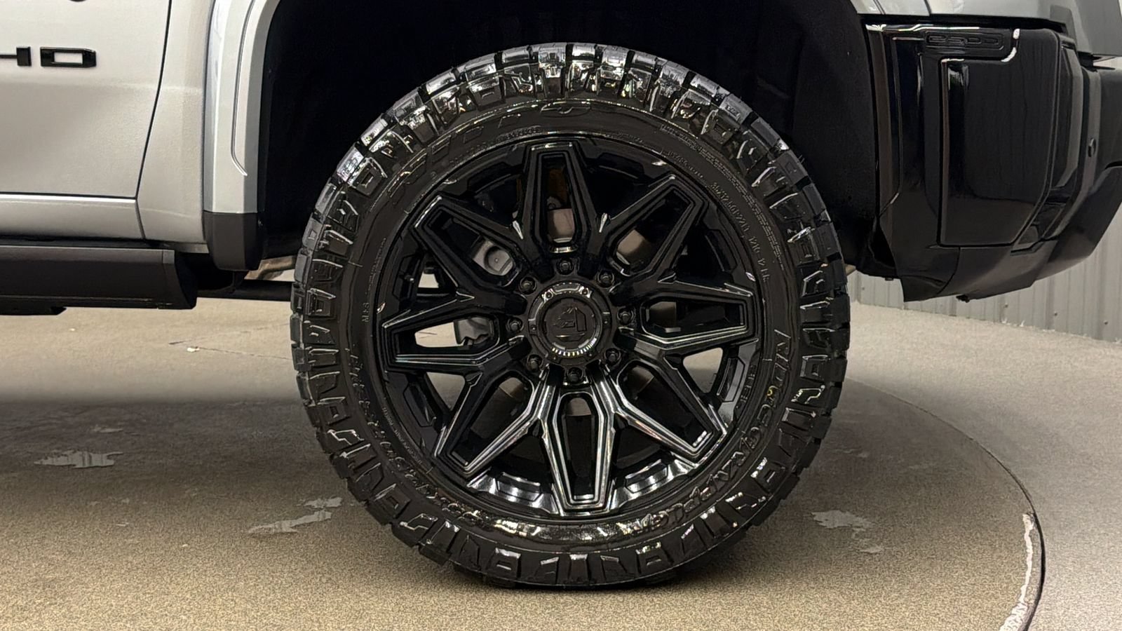 Used 2026 GMC Sierra 2500 AT4X AWD/4WD image 9