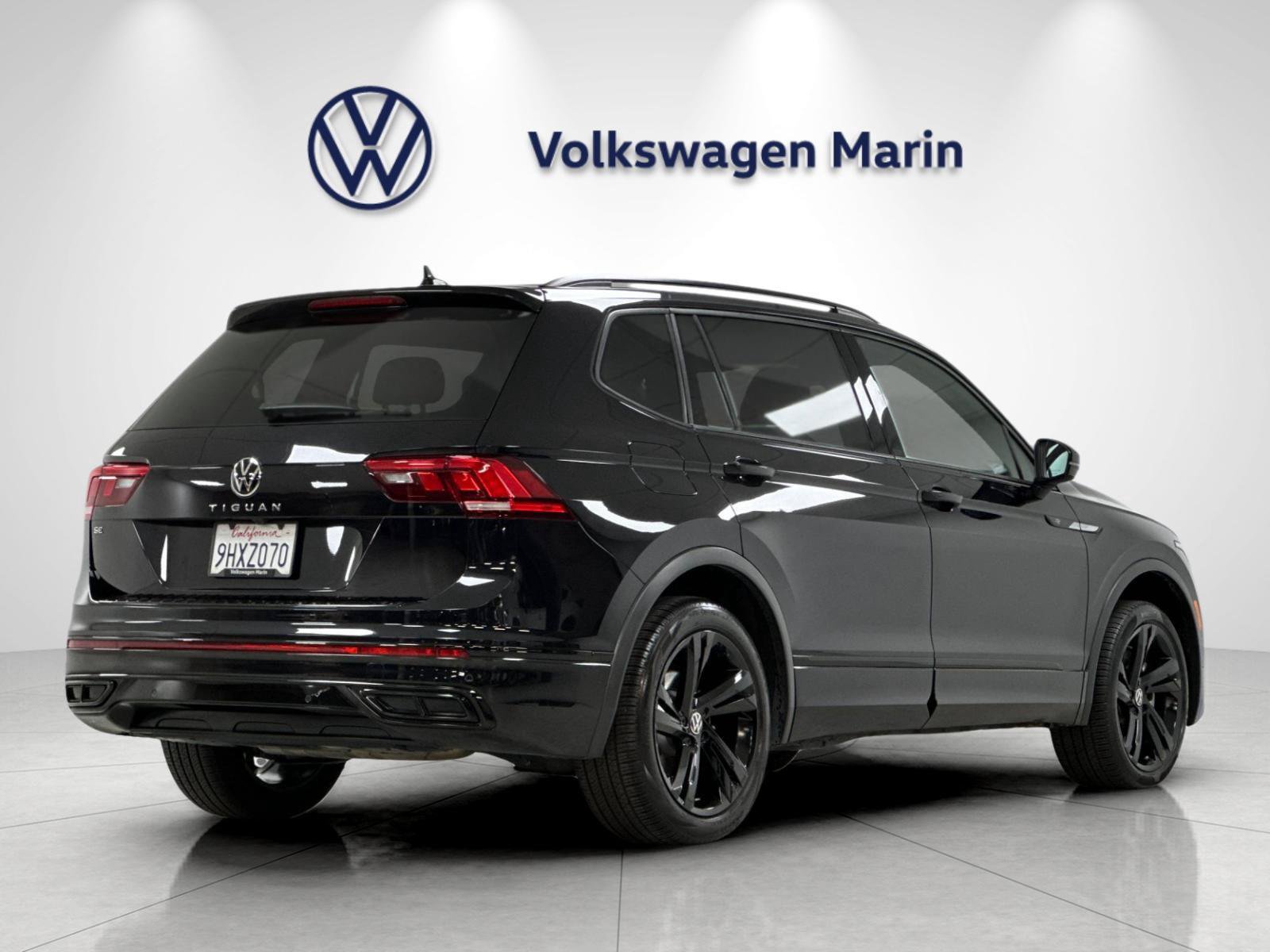 Used 2023 Volkswagen Tiguan SE R-Line FWD image 5