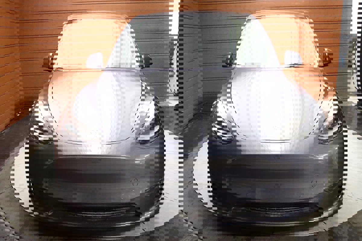 Used 2023 Tesla Model Y Performance image 2