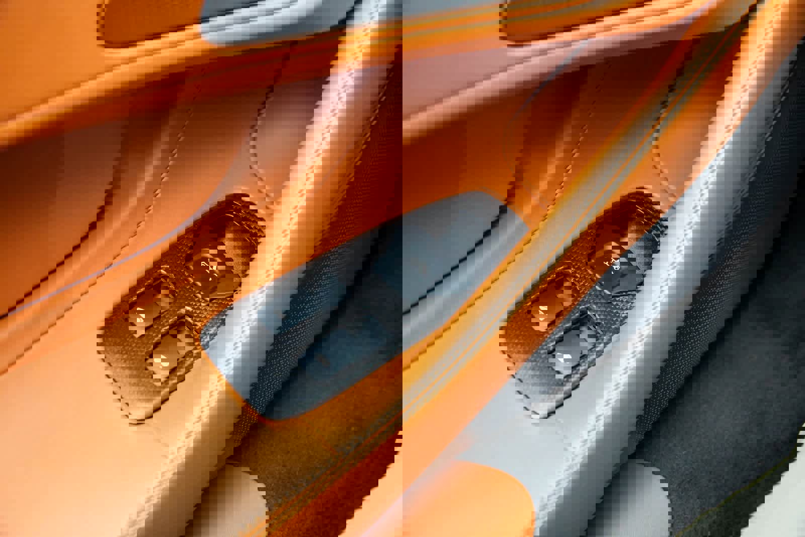 Used 2018 McLaren 570S Spider image 27