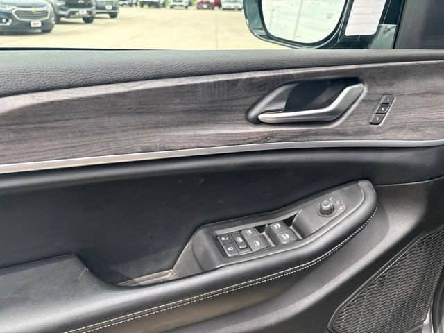 Used 2024 Jeep Grand Cherokee Limited w/ Black Appearance Package AWD/4WD image 11