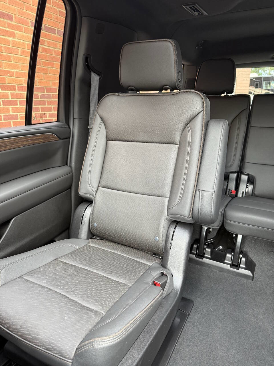 Used 2024 Chevrolet Suburban High Country image 24