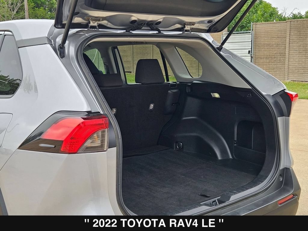 Used 2022 Toyota RAV4 LE FWD image 29