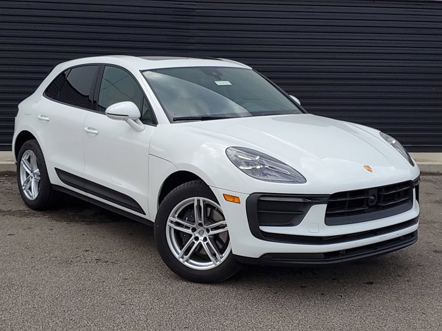 Used 2025 Porsche Macan image 9