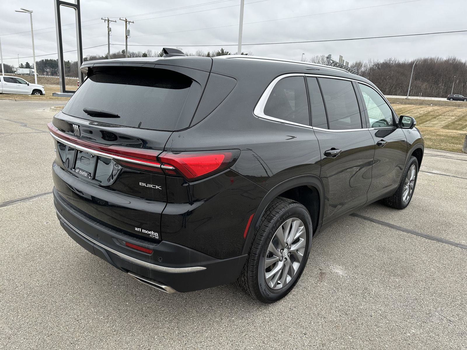 Used 2025 Buick Enclave Preferred image 9