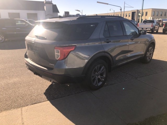 Used 2023 Ford Explorer XLT w/ Equipment Group 202A image 3