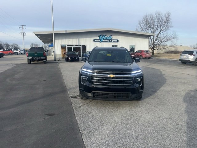 Used 2025 Chevrolet Traverse LT image 3