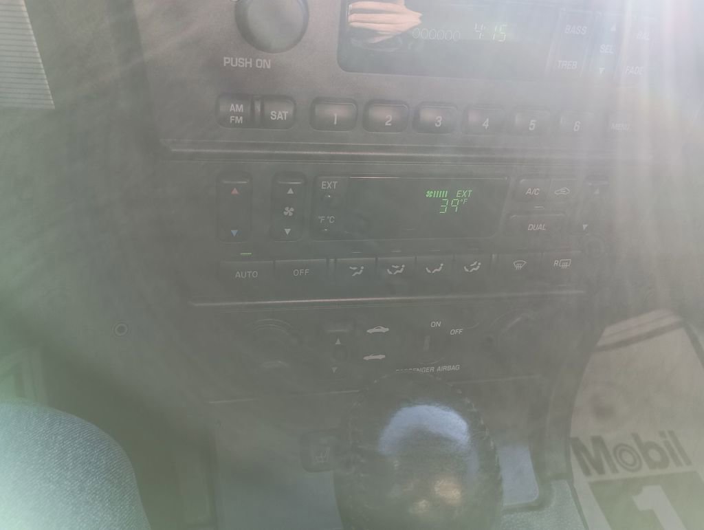 Used 2004 Ford Thunderbird image 23