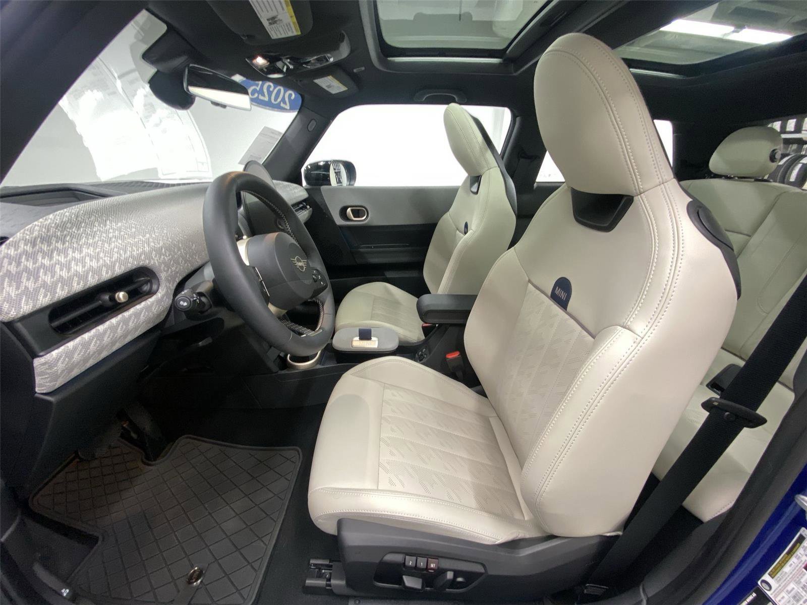 Certified 2025 MINI Cooper S image 17