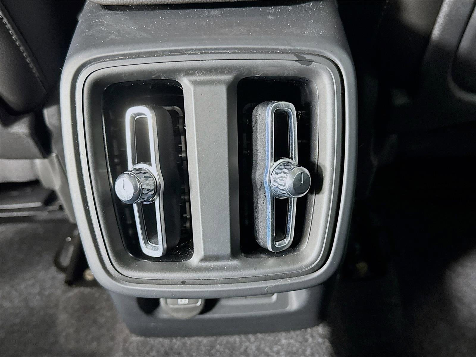 Used 2026 Volvo XC40 B5 Plus AWD/4WD image 27