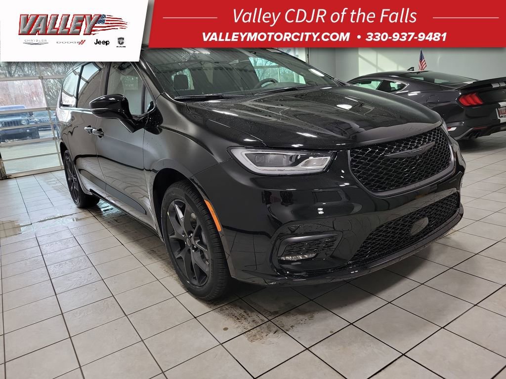 New 2026 Chrysler Pacifica Select w/ S Appearance Package AWD/4WD image 1