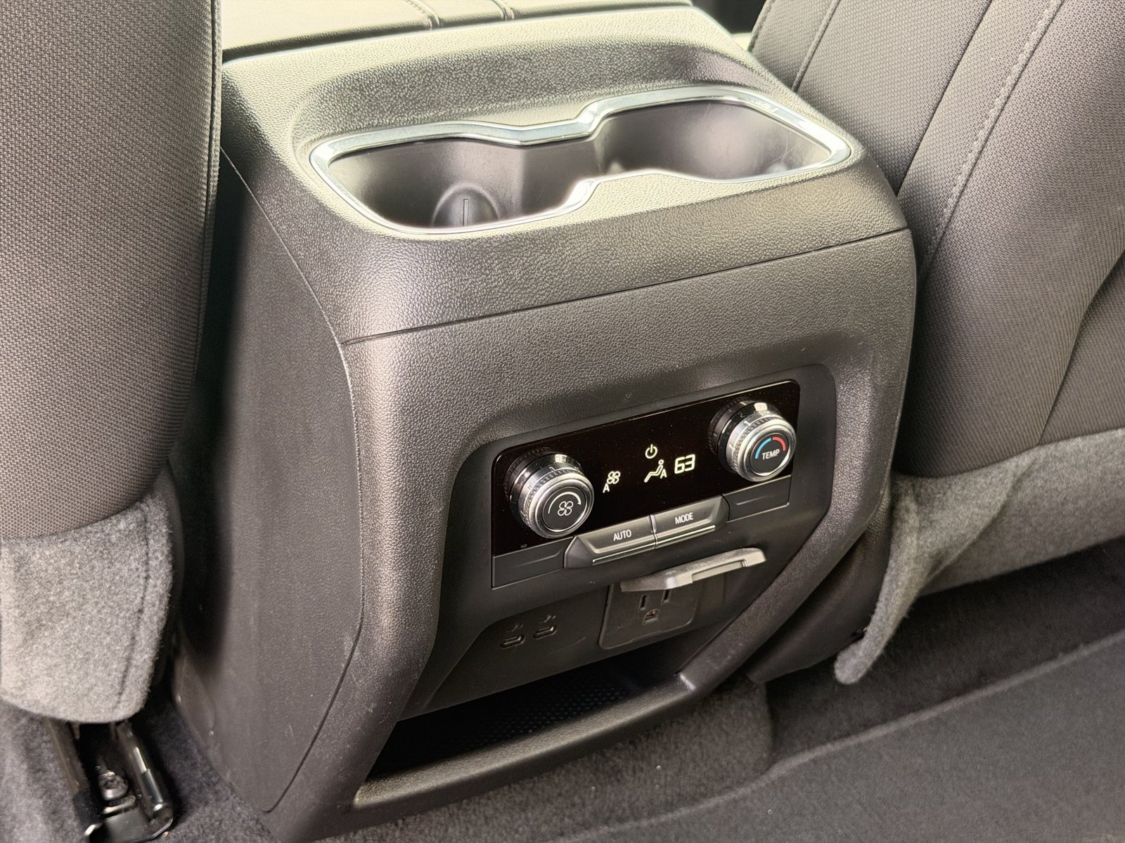 Used 2025 GMC Acadia Elevation FWD image 38