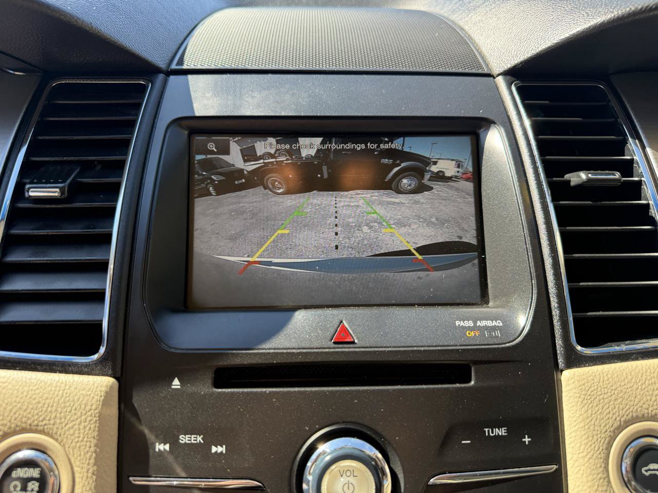 Used 2015 Ford Taurus SEL w/ Equipment Group 201A FWD image 19