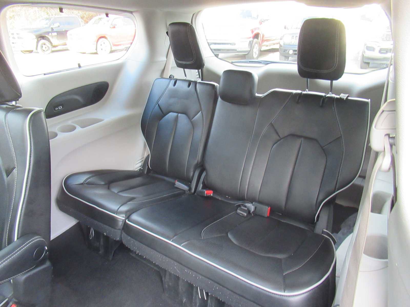 Used 2023 Chrysler Pacifica Limited image 43