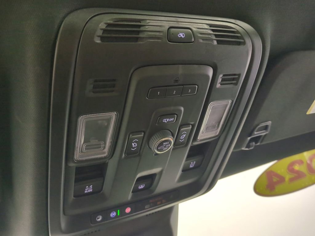 Used 2024 Cadillac Escalade Premium Luxury image 26