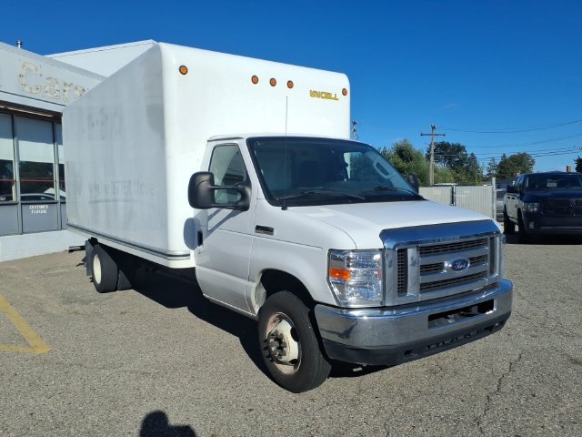 Used 2017 Ford E-350 and Econoline 350 Super Duty w/ Exterior Upgrade Package RWD image 3