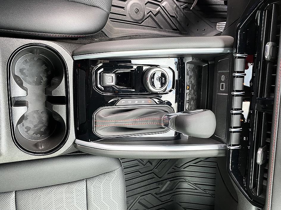 Used 2025 Chevrolet Colorado Z71 w/ Z71 Convenience Package 2 image 16