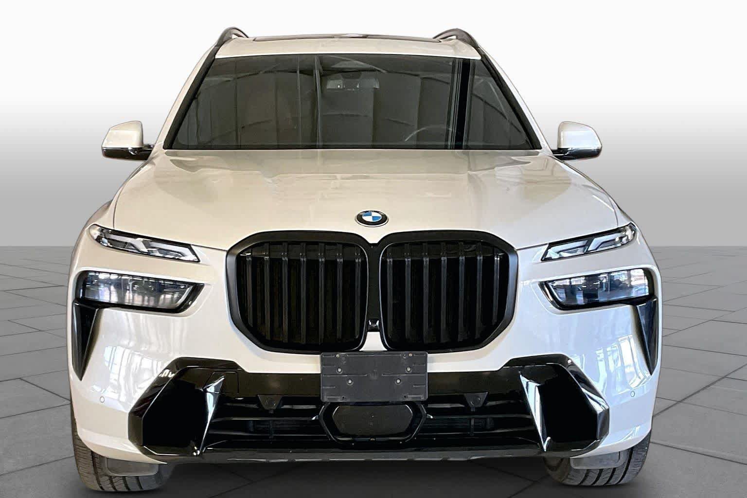 Used 2024 BMW X7 xDrive40i w/ M Sport Package AWD/4WD image 3
