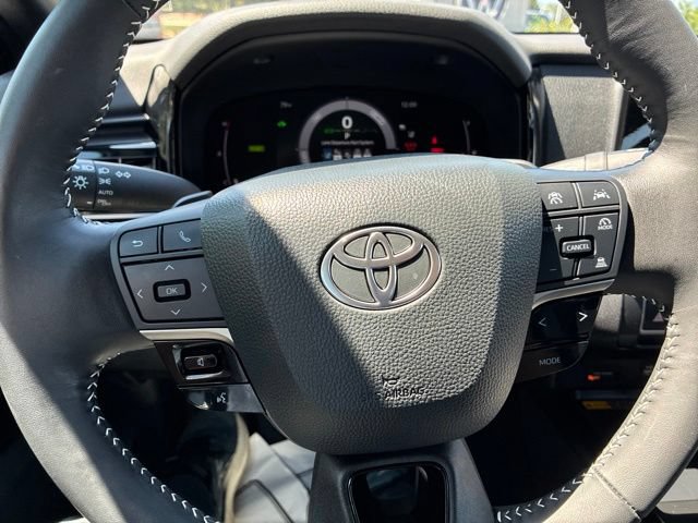 Used 2025 Toyota Camry SE FWD image 34