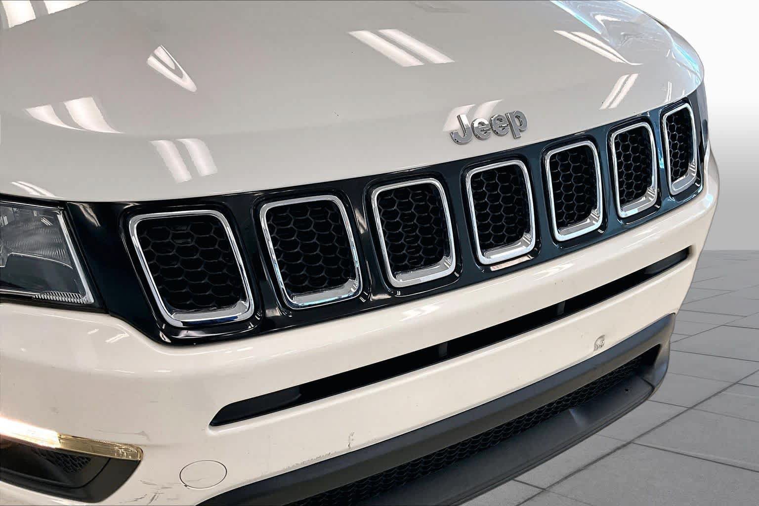 Used 2020 Jeep Compass Latitude FWD image 25