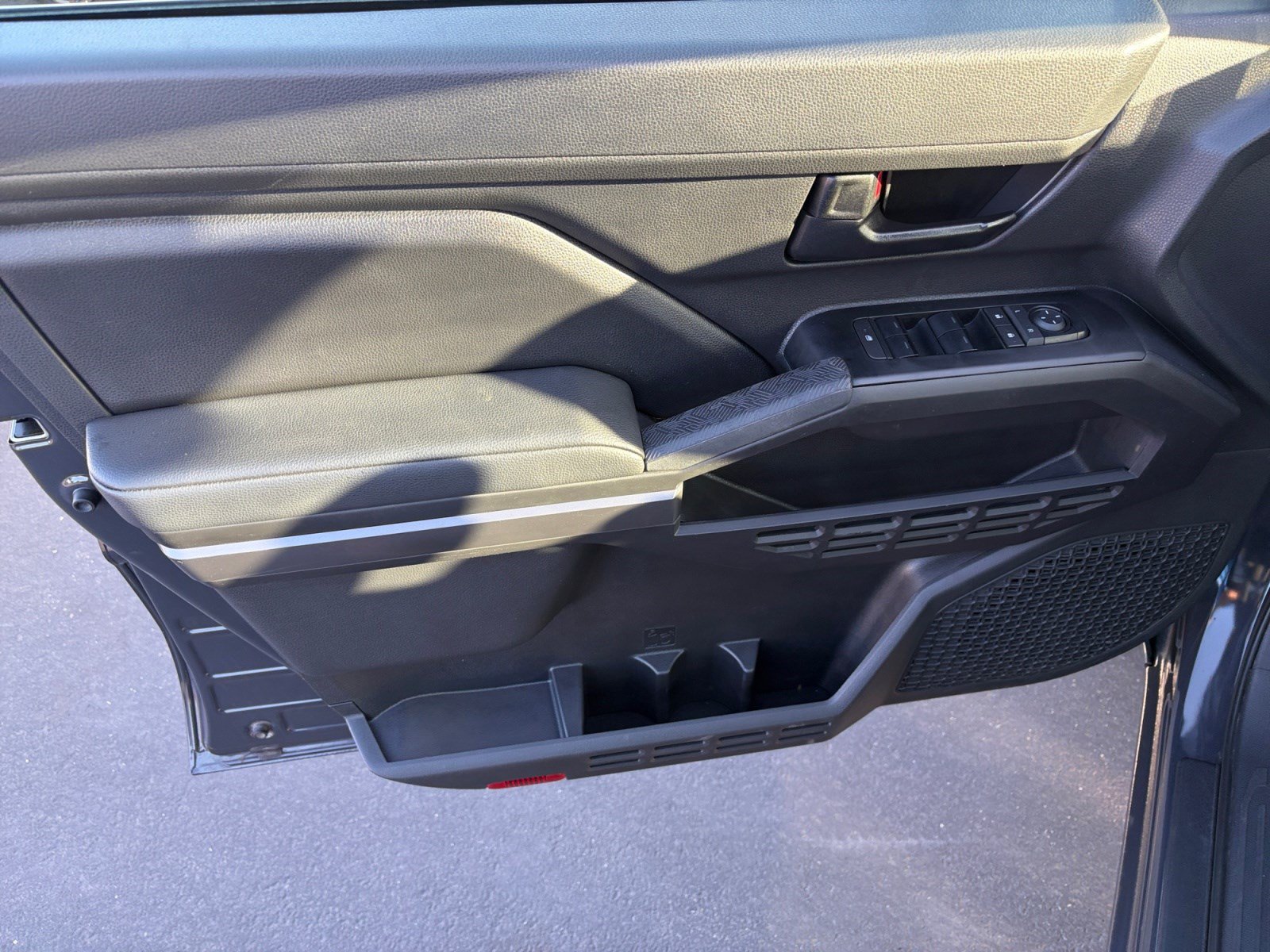 Certified 2025 Toyota Tacoma SR5 AWD/4WD image 9