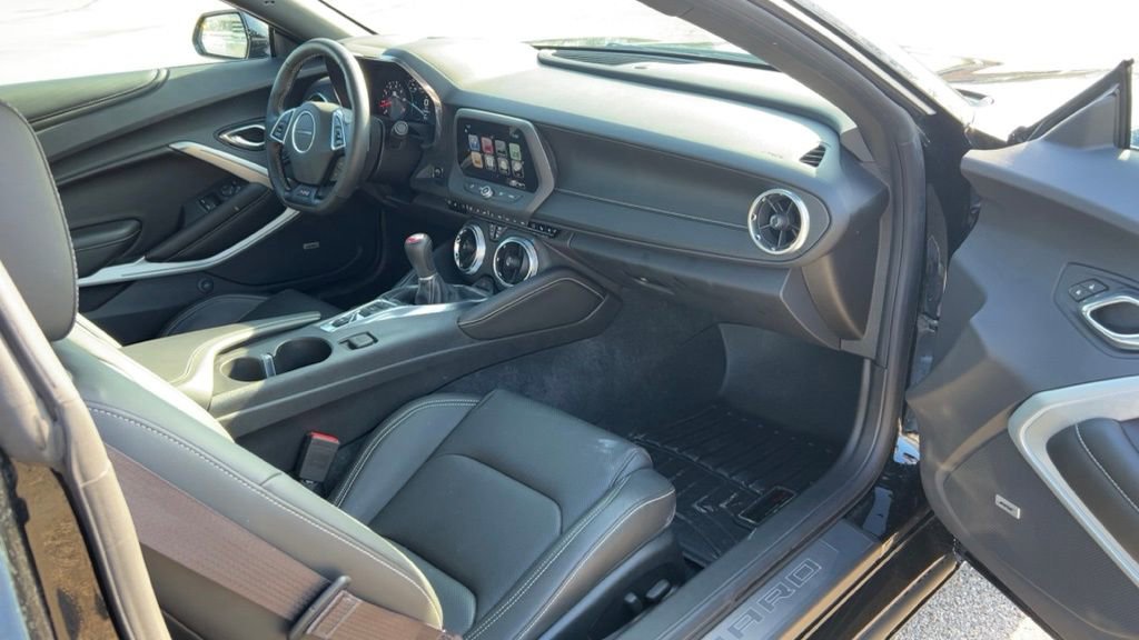 Used 2016 Chevrolet Camaro SS image 27