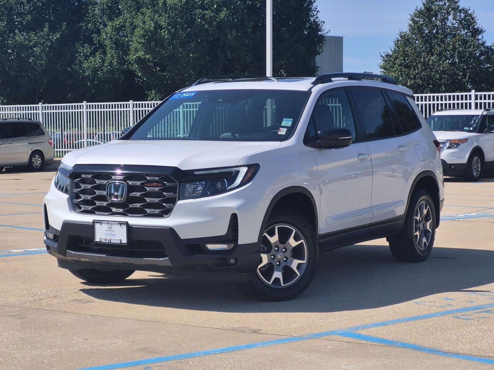 Certified 2023 Honda Passport TrailSport image 2