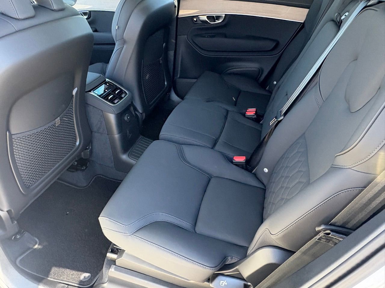 New 2026 Volvo XC90 T8 Plus w/ Protection Package Premier image 23