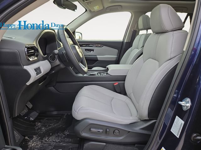 New 2025 Honda Pilot Touring image 3
