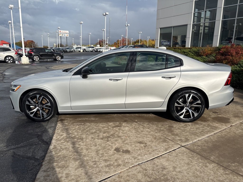 Certified 2025 Volvo S60 B5 Core image 10