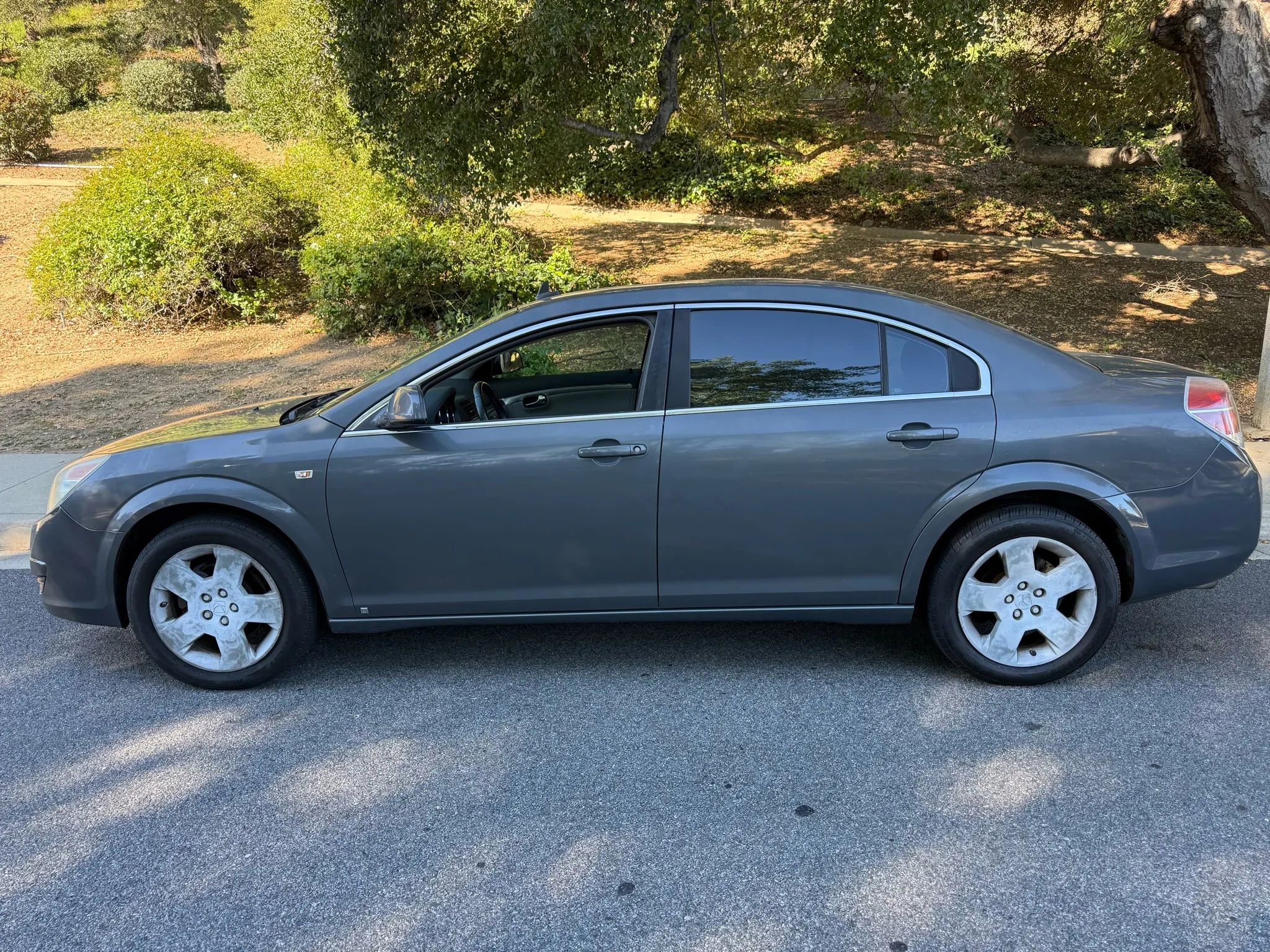 Used 2009 Saturn Aura XE w/ Convenience Package FWD image 2