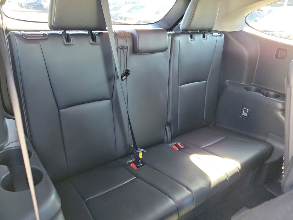 Used 2024 Toyota Highlander XLE FWD image 21