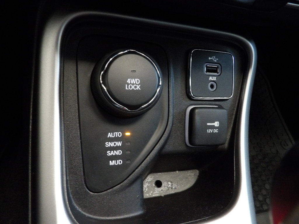 Used 2018 Jeep Compass Latitude w/ Popular Equipment Group AWD/4WD image 32