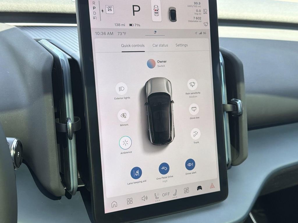 Used 2025 Volvo EX30 Plus w/ Protection Package Premier image 17