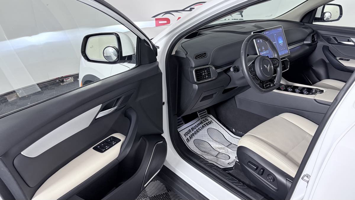 Used 2024 VinFast VF 8 Plus AWD/4WD image 11