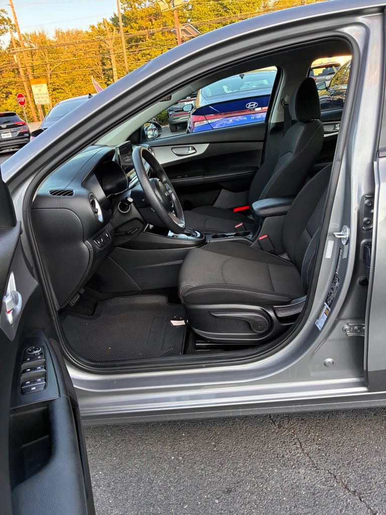 Used 2023 Kia Forte LXS w/ LXS Technology Package FWD image 21