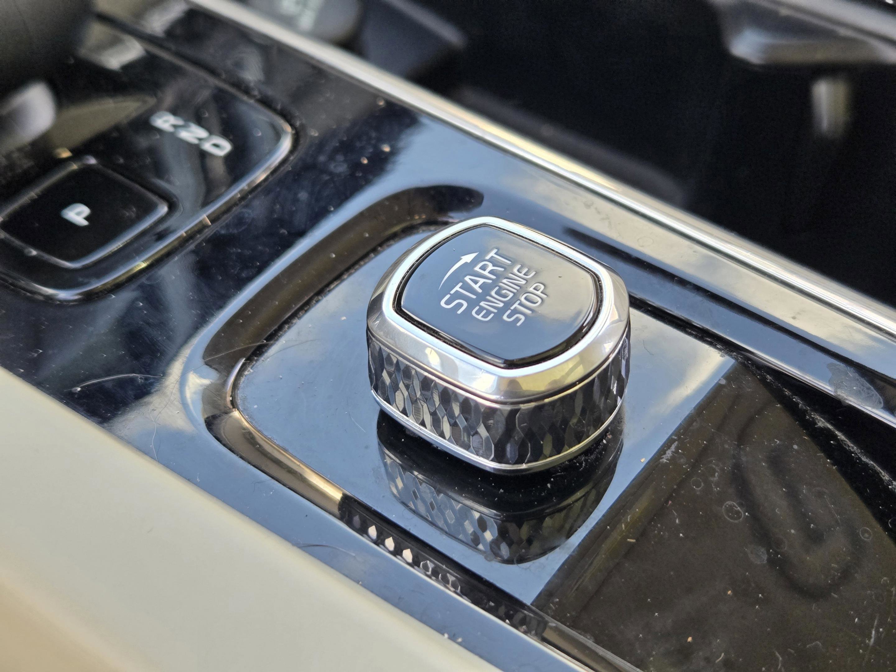 Used 2023 Volvo XC60 B5 Plus w/ Climate Package image 38