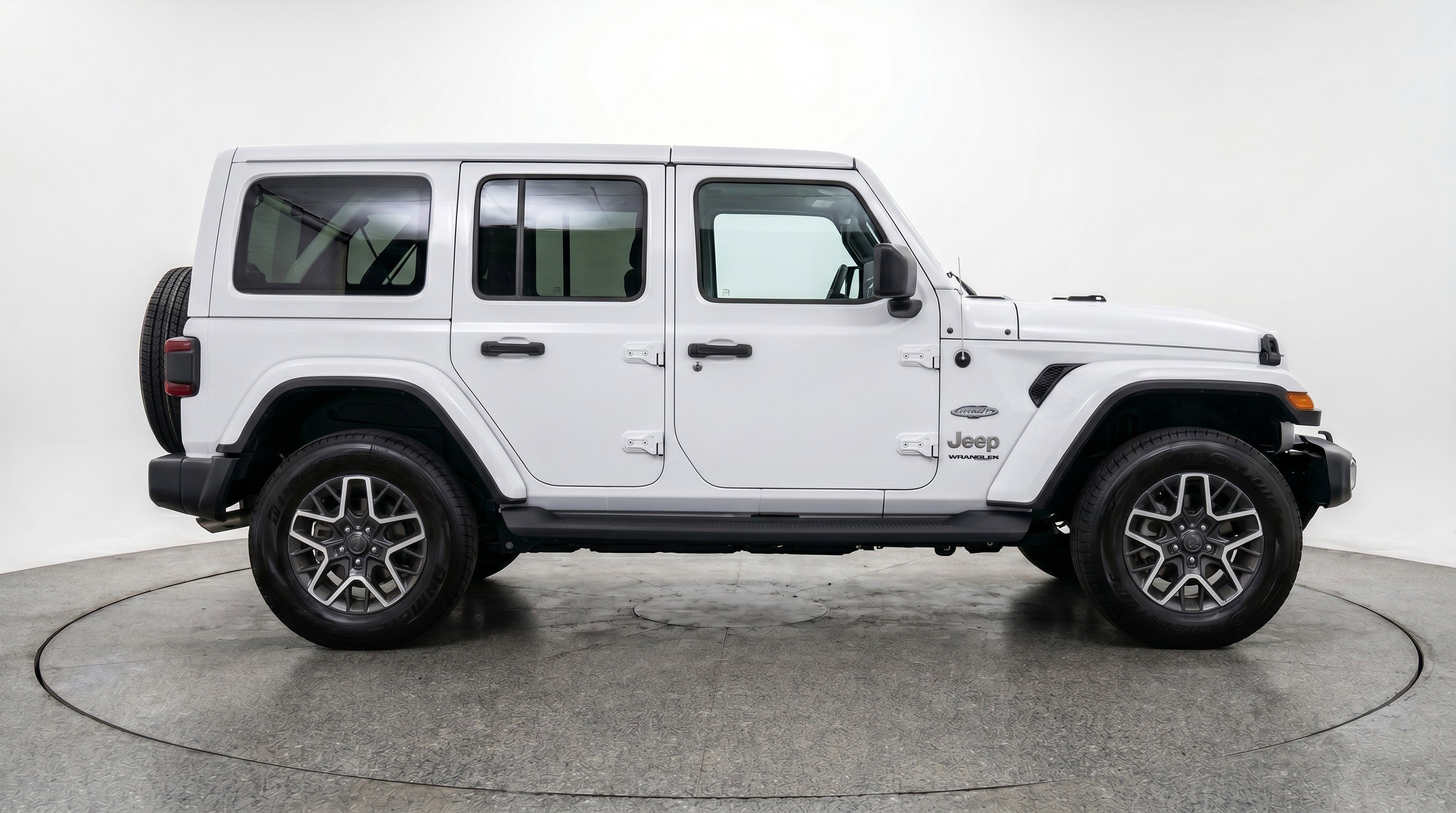 Used 2025 Jeep Wrangler Sahara image 11